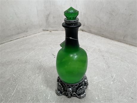 Spooky Village 11 LED Moving Potion Bottle – Light-up Halloween Decor green MSRP: 44 Condition: NEW